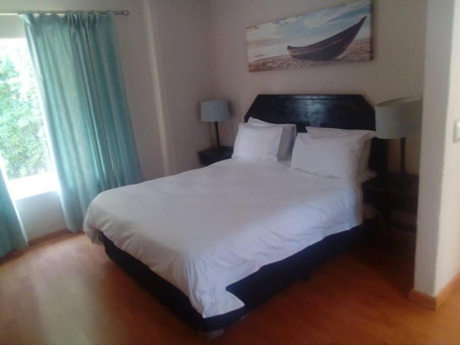 Daisy St -One Bedroom Apartment Йоганнесбурґ Екстер'єр фото