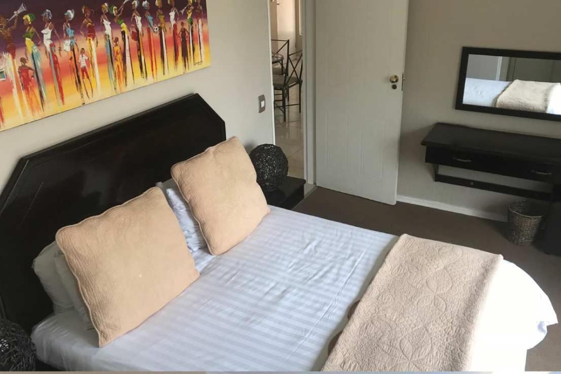 Daisy St -One Bedroom Apartment Йоганнесбурґ Екстер'єр фото
