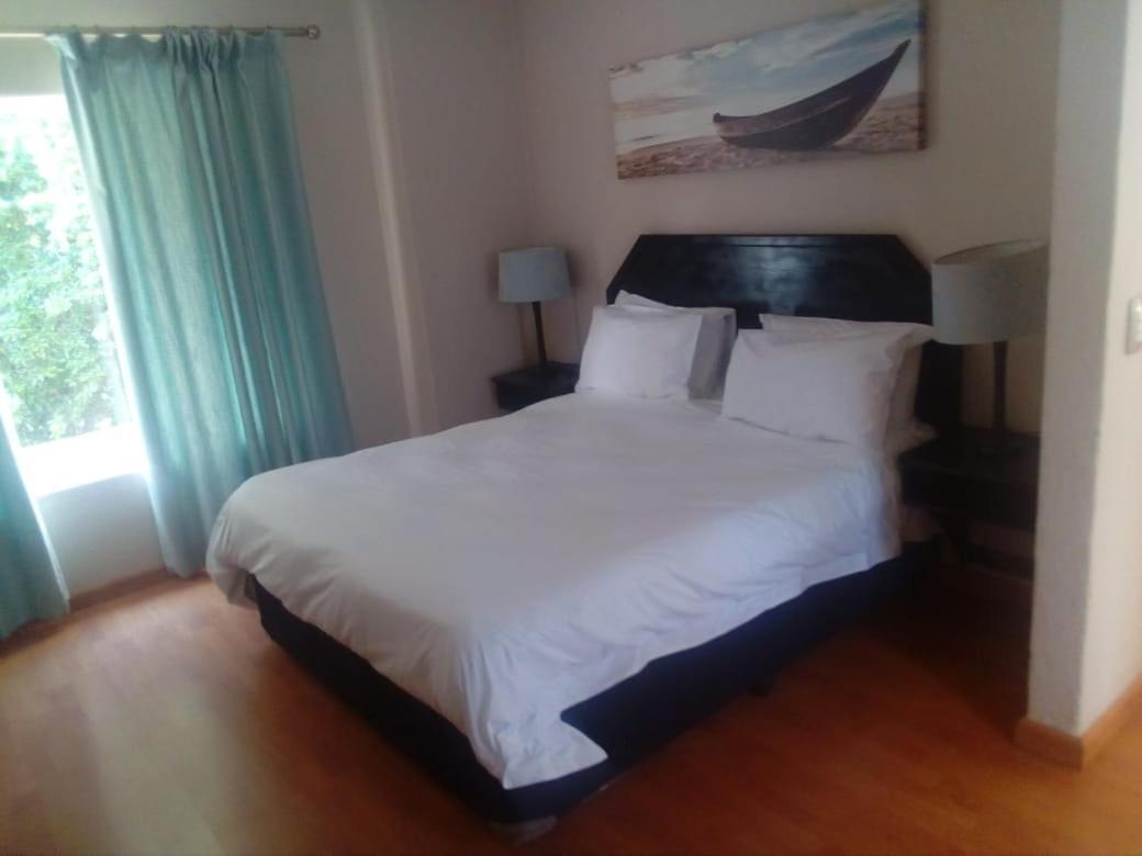Daisy St -One Bedroom Apartment Йоганнесбурґ Екстер'єр фото